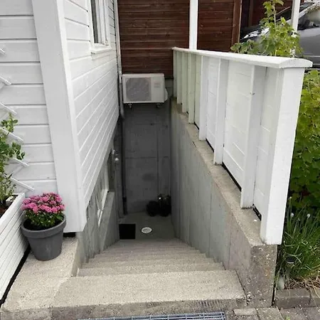 Koselig Kjellerleilighet Ca 25 Minutter Kjoring Fra Sentrum ستافانجر