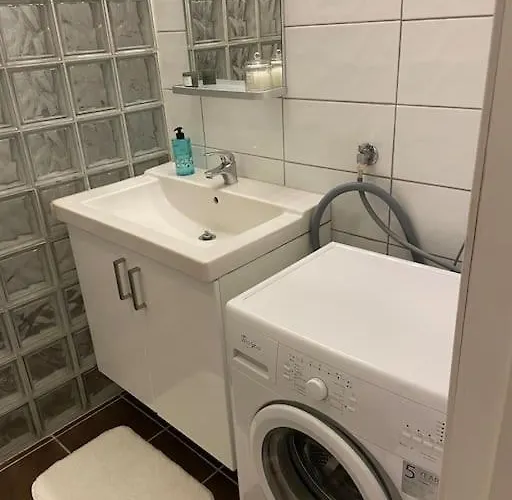 Koselig Kjellerleilighet Ca 25 Minutter Kjoring Fra Sentrum